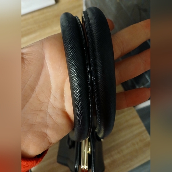 Betsey Johnson Like NEW Black Tote/Crossbody with Kisslock - Picture 11 of 15